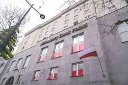 【蜗牛棋牌】连续两年增持黄金最多的央行宣布再买150吨 波兰国家银行:目标是囤到700吨