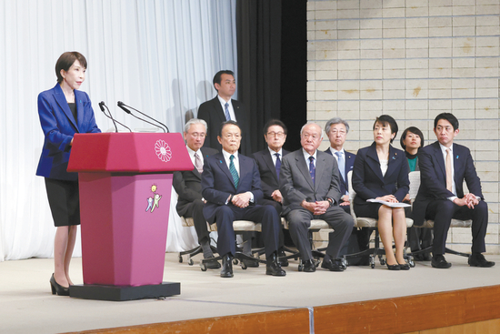 【蜗牛棋牌】预告修改和平宪法，扬言营造“拜鬼”环境，高市早苗“赌”赢令多方担忧日本更危险