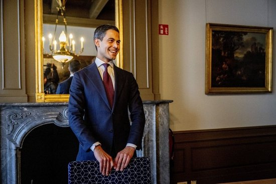 【蜗牛棋牌】擅长利用社交媒体,未来执政面临阻碍,荷兰迎来最年轻首相