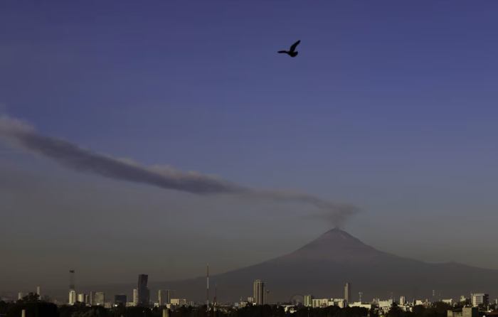 【蜗牛棋牌】墨西哥波波卡特佩特火山24小时内喷发15次