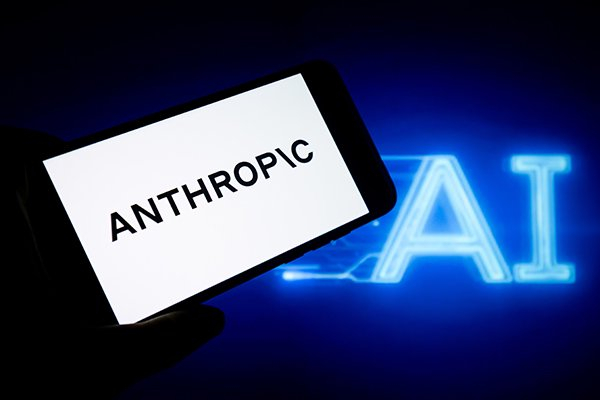 【蜗牛棋牌】特朗普下令：所有联邦政府机构将立即停用Anthropic