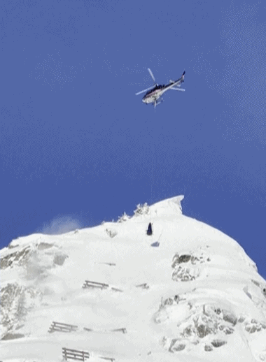 【蜗牛棋牌】法国阿尔卑斯山区一滑雪场发生雪崩，系直升机作业引发