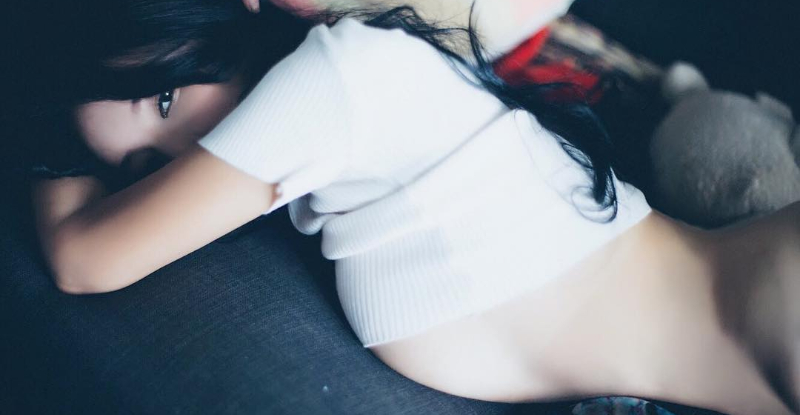 【蜗牛棋牌】香港巨乳小隻馬「Chobits咕」渾圓側乳壓不扁　是「真人版娜美」的概念