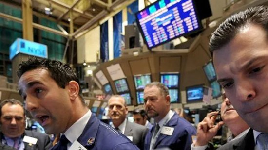 【蜗牛棋牌】英伟达涨近3%，挪威邮轮暴泻超10%，美债遭猛烈抛售，金银冲高回落