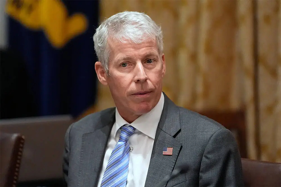 【蜗牛棋牌】美能源部长：美政府“正在讨论”协调释放战略石油储备