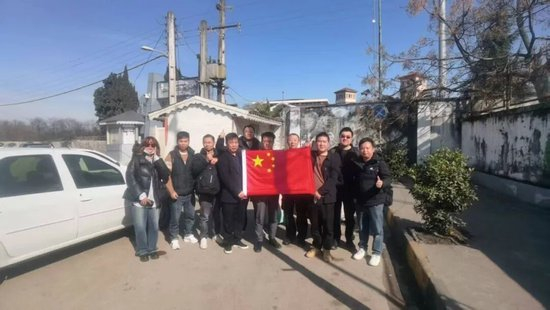 【蜗牛棋牌】亲历者讲述：撤离上车时，炸弹在500米处爆炸