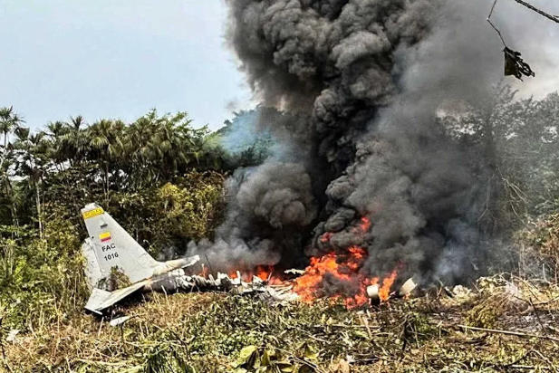 【蜗牛棋牌】已致66死4失踪！哥伦比亚军机坠毁，机上弹药爆炸，载128人包括115名陆军士兵