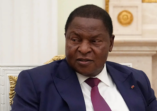 【蜗牛棋牌】中非共和国总统图瓦德拉宣誓就职