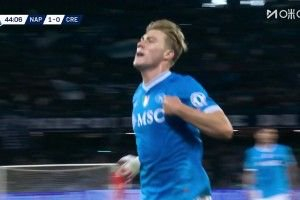 【蜗牛棋牌】先赛暂第二！那不勒斯4-0克雷莫内塞 德布劳内传射麦克托米奈建功