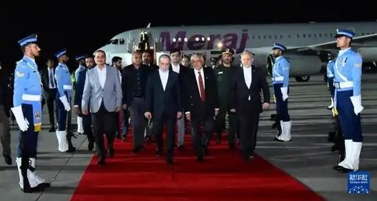 【蜗牛棋牌】伊朗外长访问巴基斯坦，特朗普派出特使，会和谈吗？