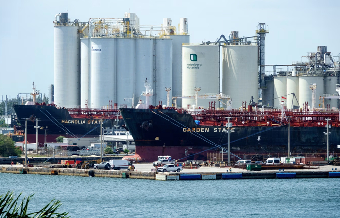 【蜗牛棋牌】霍尔木兹海峡封锁，美国能源出口飙升，二战以来首次接近成为原油净出口国