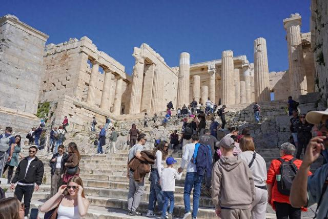 【蜗牛棋牌】英媒：旅游过度开发影响生活，雅典居民被迫搬离家园