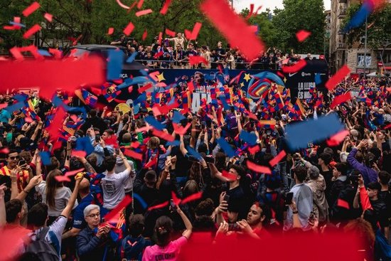 【蜗牛棋牌】世体：如果巴萨在本周末西甲联赛提前夺冠，将在下周一游行庆祝