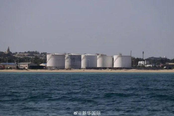【蜗牛棋牌】美实施海上封锁后，伊朗因储油罐已满将石油排入海中？伊媒：不属实！是一艘欧洲油轮排放的