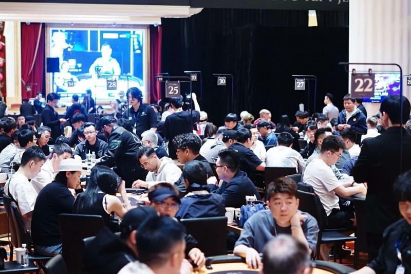 【EV扑克】TLPT济州岛站|主赛B组171人次火爆对战剩余26人晋级!Bai Yunpeng狂揽超80万计分笑傲全场!YIMING LEE斩获巡游豪客赛王冠!