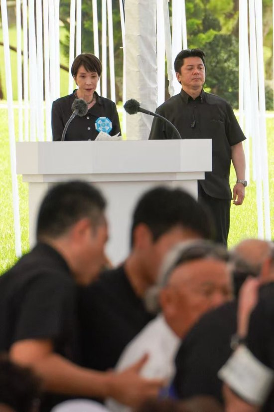 【蜗牛棋牌】高市早苗到冲绳，反战民众高喊“滚回去”