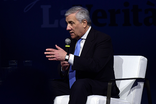 【蜗牛棋牌】意大利外长否认美军使用该国军事基地轰炸伊朗