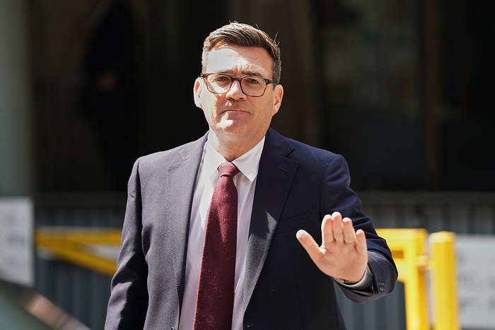 【蜗牛棋牌】过去十年里的第七位英国首相：伯纳姆准备入主唐宁街10号