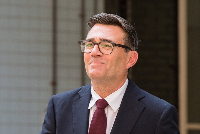 【蜗牛棋牌】英媒:伯纳姆今日接任英国首相,多个议题亟待处理