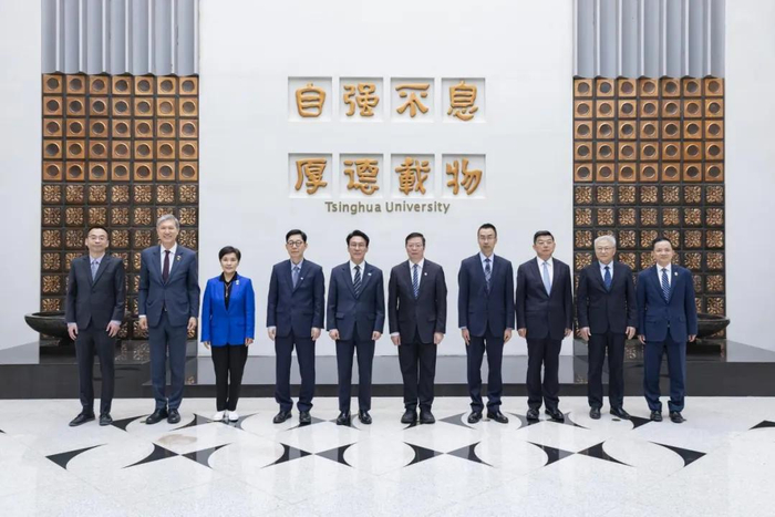 【蜗牛棋牌】清华校友金民锡，当选韩国执政党党首
