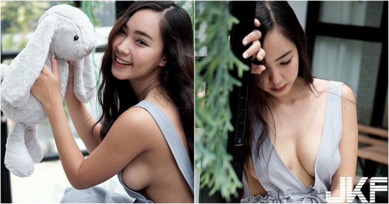 【蜗牛棋牌】這奶太狂！「洋裝露奶妹」衣服設計好大膽！側邊「白嫩圓乳」都跑出來啦！